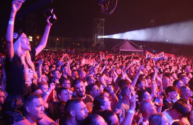 Dugopolje: Thompson održao koncert na prepunom stadionu Hrvatskih vitezova