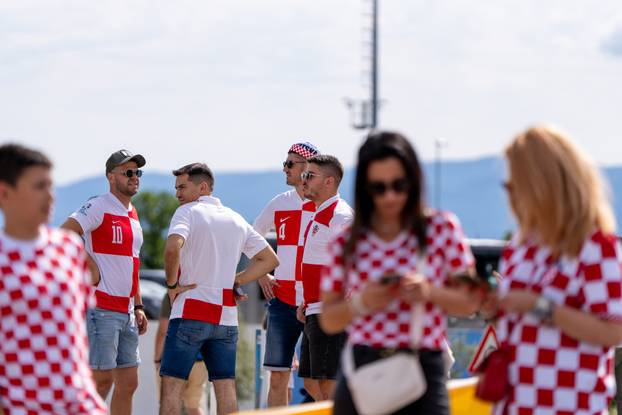 Rijeka: Navijači dolaze na stadion na prijateljsku utakmicu Hrvatske i Belgije uoči Svjetskog prvenstva