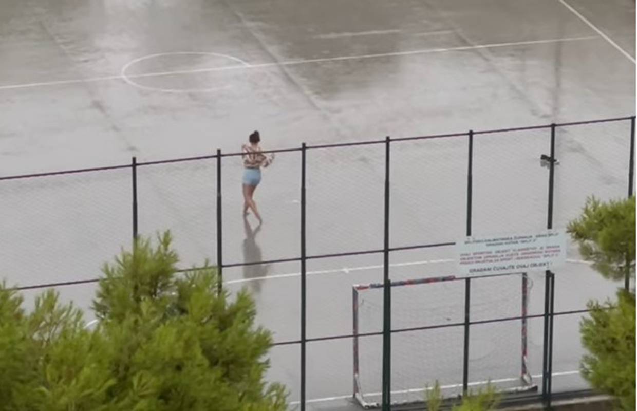 VIDEO Djevojku iz Splita ni kiša nije omela u plesu: 'Uživam u dramatizaciji vlastitog života'