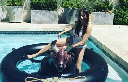 Loš pokušaj: Sofia Vergara je htjela zajahati 'bika' u bazenu