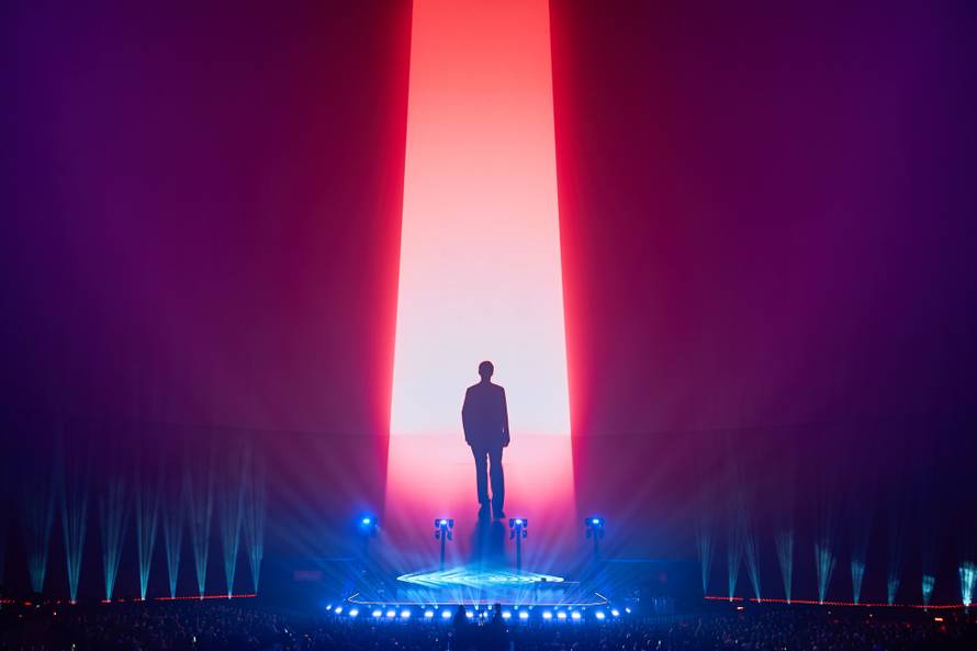 Ovaj laptop ima ekran koji se savija i može vas pratiti po sobi