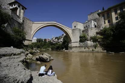 Mostar: Zbog milijunskh radova na HE Mostar, rijeka Neretva promijenila boju