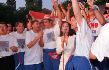 Severina o navijačkoj pjesmi i dočeku 1998.: Mama mi je rekla da moram pjevati 'Vatrenima'