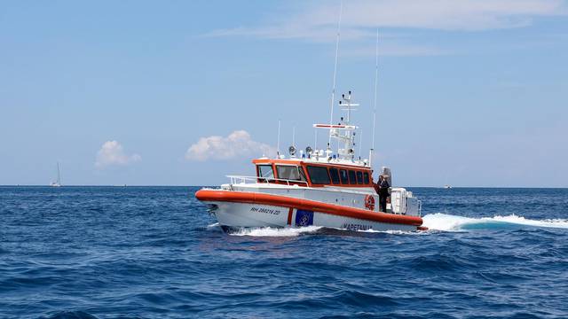 Zadar: Primopredaja druge od šest brzih brodica pomorske medicinske službe