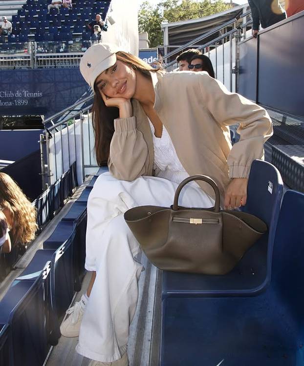 FOTO Diplomirana psihologinja našla se u svijetu mode: Njeno tijelo obara, isto kao i outfiti