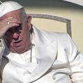 Papa Franjo ima upalu pluća, boli ga u prsima. Upitno je hoće li moći voditi misu za Uskrs