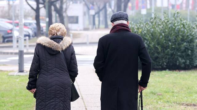 Zagreb: Vlada isplaćuje božićnice za 830 tisuća umirovljenika