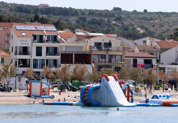 Primošten: Nakon najavljenog toplotnog udara spas je najbolje potražiti u moru