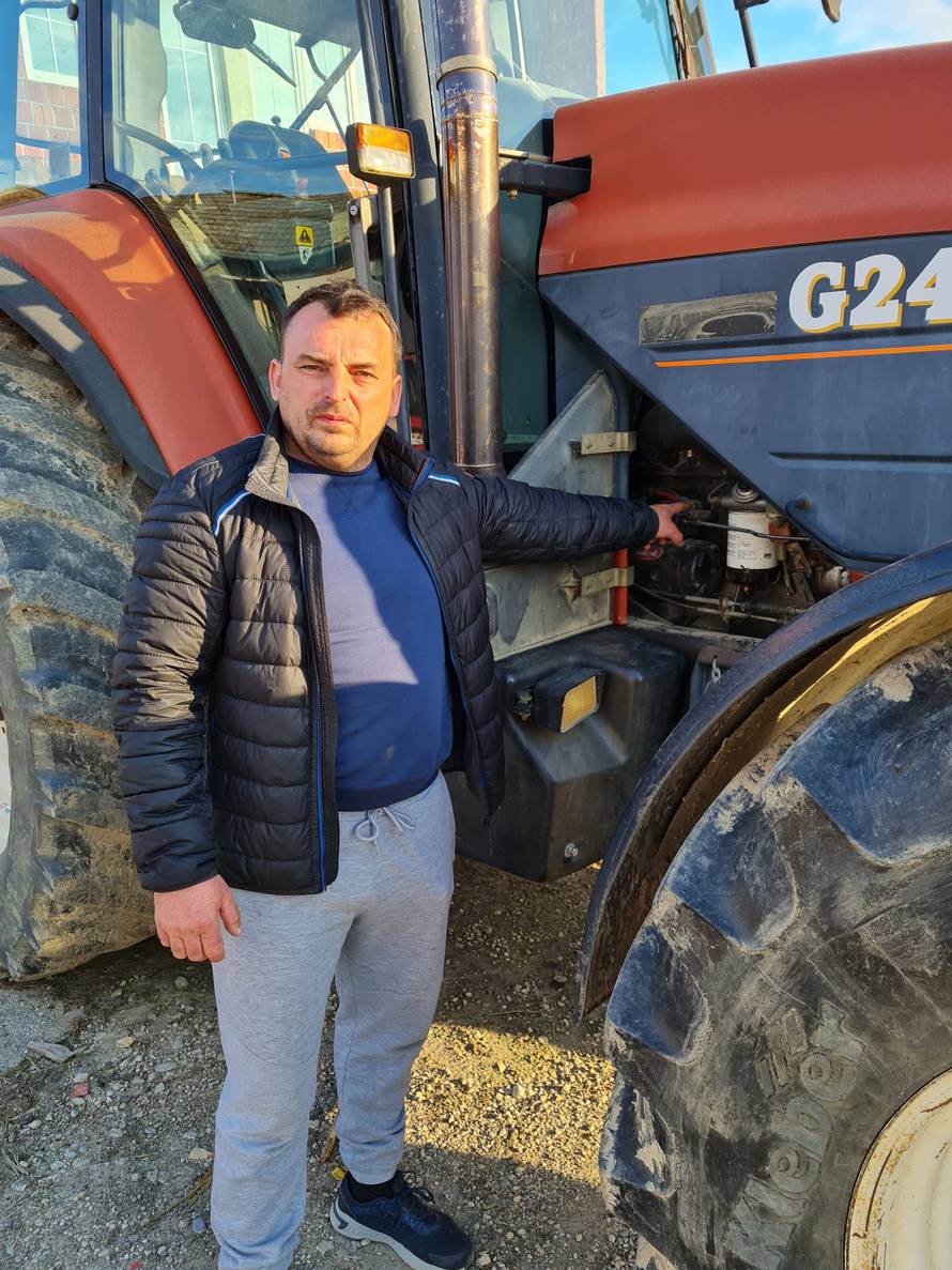 Došli su mu ovršiti traktor, a nije dužan ni lipe: 'Traktor je moj i Božji. Neću ga predati'