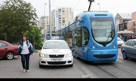 Zagreb: Tramvaj naletio na pješaka, prevezli ga na Rebro