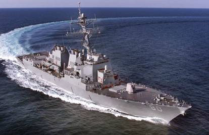 Ponos američke mornarice odmara se podno Marjana