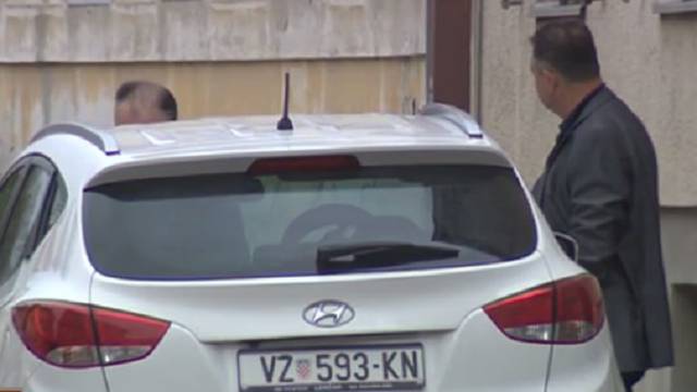 Nije prvi put: Čačić i njegov vozač su nepropisno parkirali