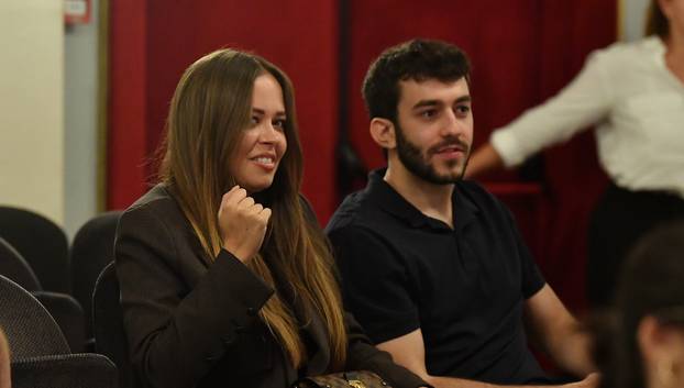 Kći Dikana i pokojne glumice Ene Begović ima 24 godine i izrasla je u pravu ljepoticu