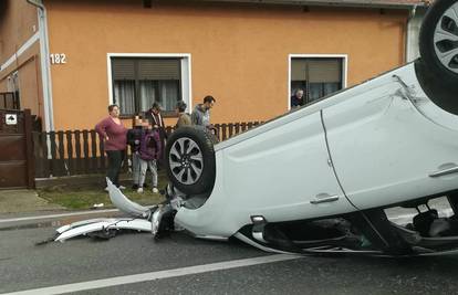Nesreća u Podravini: Nasred ceste auto je završio na krovu