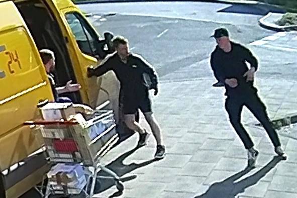 Prepoznajete li ih? Policija traži dvojac zbog pljačke u Zagrebu