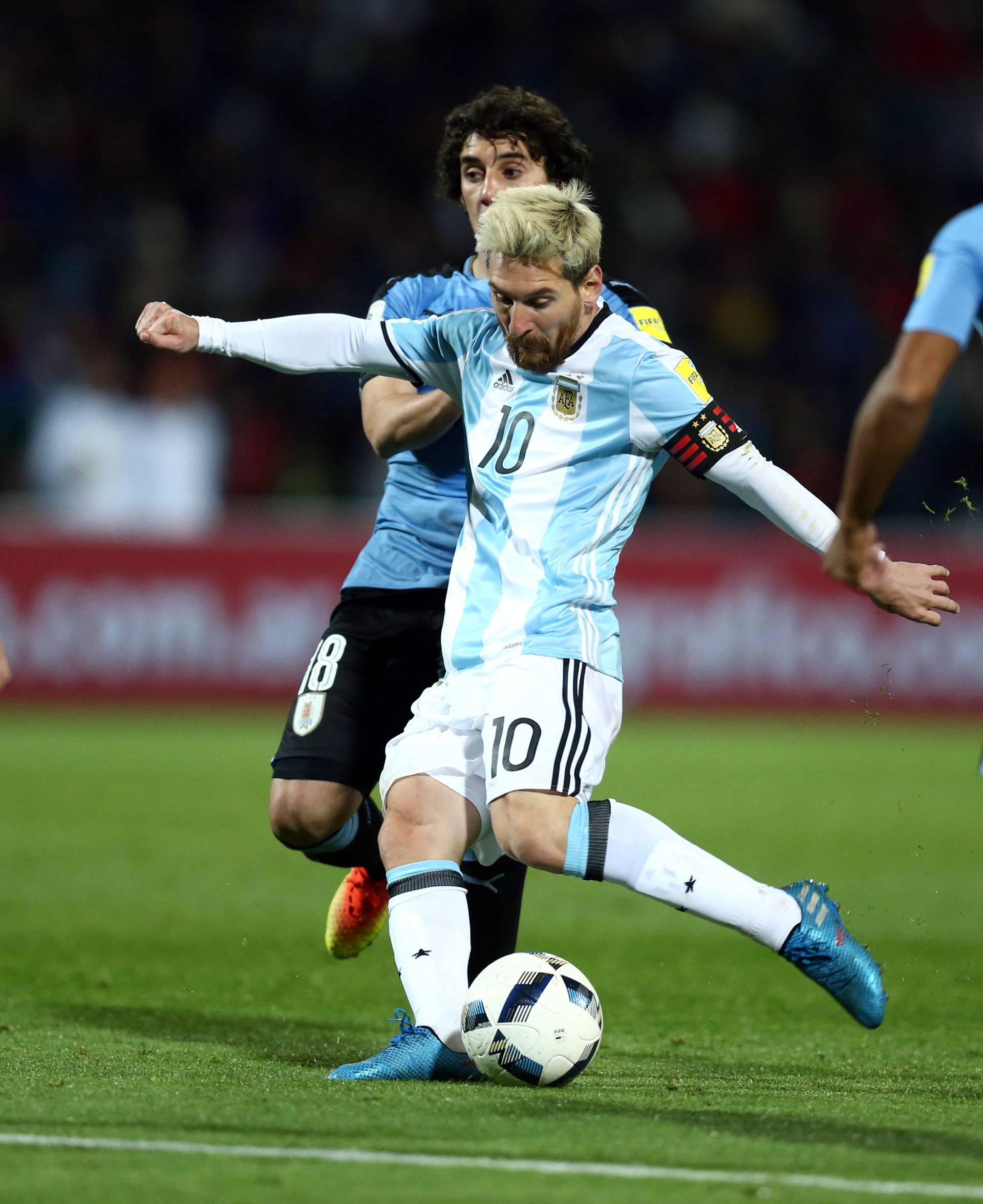 Football Soccer - World Cup 2018 Qualifiers - Argentina v Uruguay - Estadio Malvinas Argentinas, Mendoza, Argentina