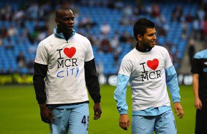 Balotelli u svom stilu; 'Voli Manchester', ali jedino City