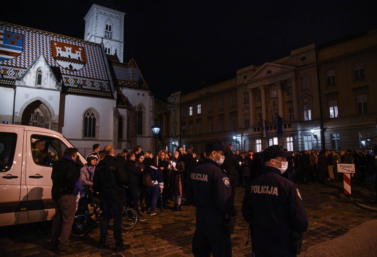 Zagreb: Na Trgu svetog Marka održan je prosvjed zbog sve strožih epidemioloških mjera