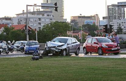 Automobilom prošao kroz crveno i ozlijedio dječaka