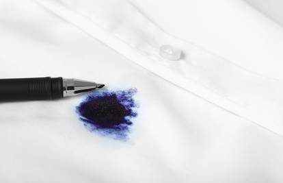 Najbolji trik za skidanje mrlja od kemijske olovke s tkanine