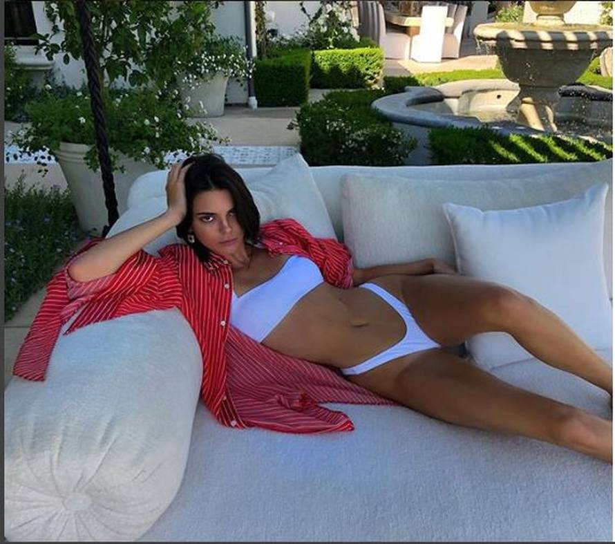 Kendall Jenner je zaplivala u gaćicama: Ima lijepe bradavice