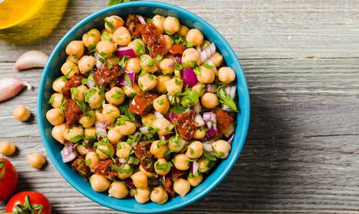 Jednostavna salata od slanutka