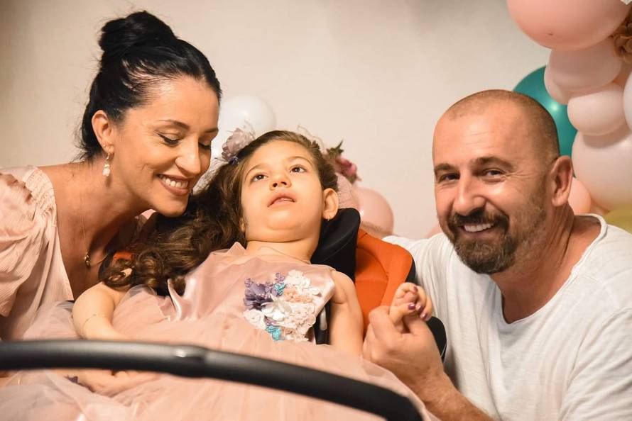 Reanimirali su je 20 minuta na porodu i dali tri posto šanse za život: 'Mia slavi 9. rođendan!'