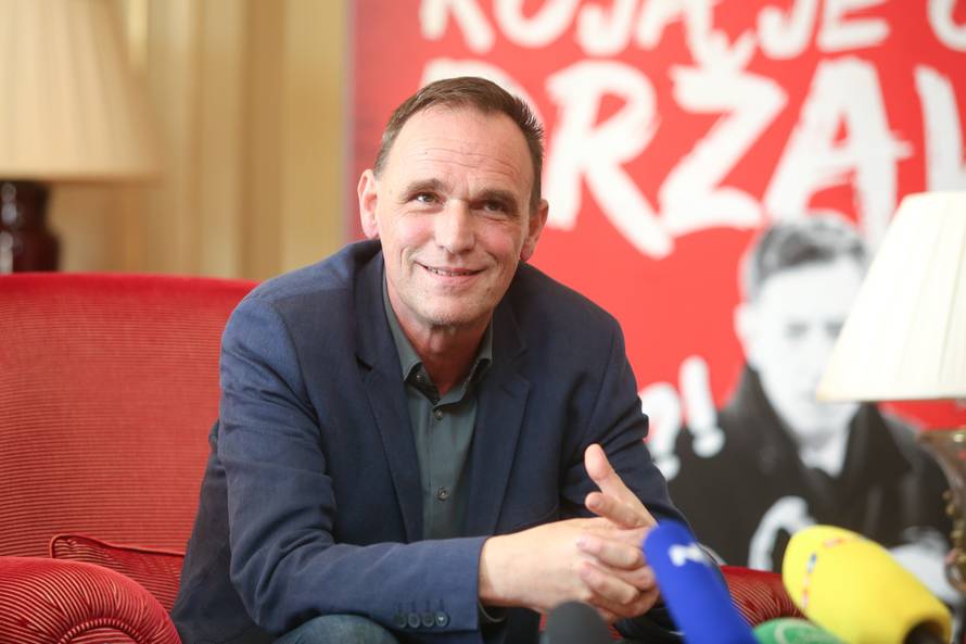 'Kulmerovi dvori idealni su za predstaviti komediju apsurda'