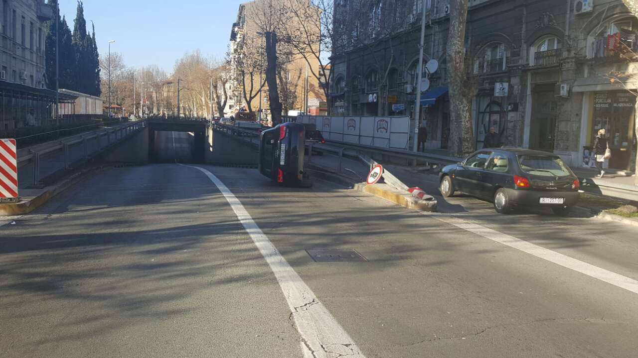 Rijeka: Neozlijeđena nakon što se Audijem prevrnula na bok