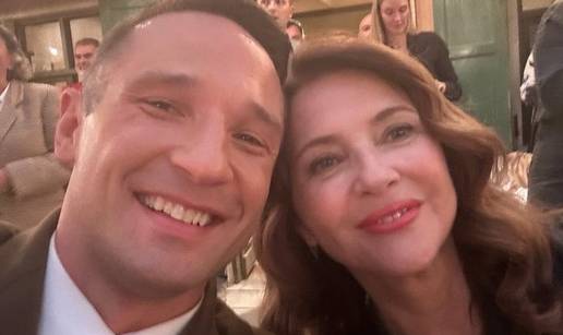 Sanja Vejnović podijelila fotku s televizijskim sinom iz 'Divljih pčela': 'Vidi, vidi, živ je...'