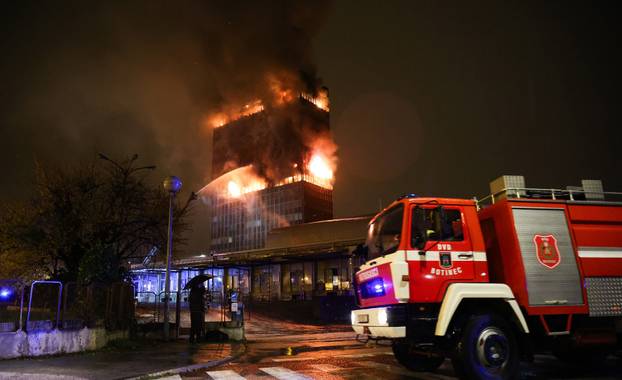 Zagreb: Pozar u Vjesnikovom neboderu