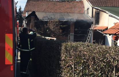 Izbio požar na kući u Osijeku: Vatrogasce je nazvao - poštar