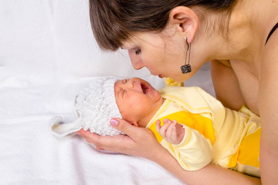 Bebe mogu prepoznati roditelje po zagrljaju, najbolje ih opušta