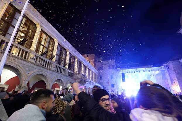 Šibenik:  Britanski trip-hop bend Morcheeba uveo je šibencane i njihove goste u novu 2026.godinu