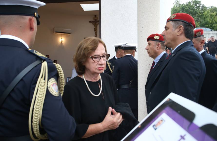 Imotska krajina oprostila se od svoga komodora Ivice Tolića