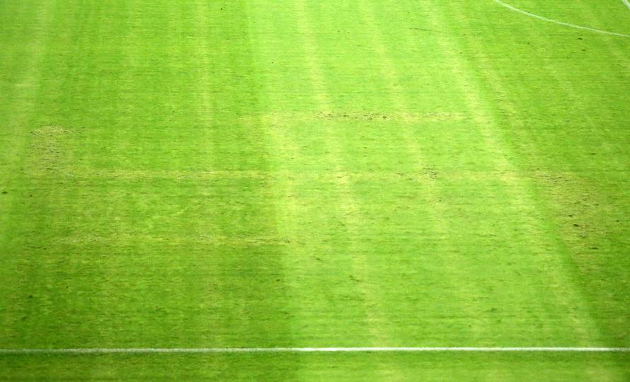 Split: Na poljudskom travnjaku preko no?i iscrtan je kukasti križ