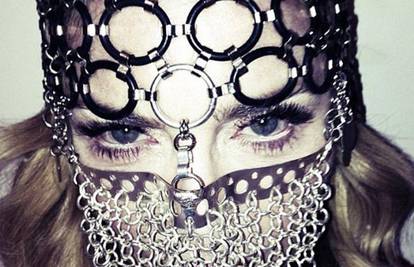 Madonna na udaru kritika: Na lice je stavila masku od lanaca