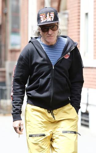 *PREMIUM-EXCLUSIVE* Reclusive star Daniel Day-Lewis is seen for the FIRST time in almost 4 years with his wife Rebecca Miller as he looked almost unrecognizable with long gray hair!