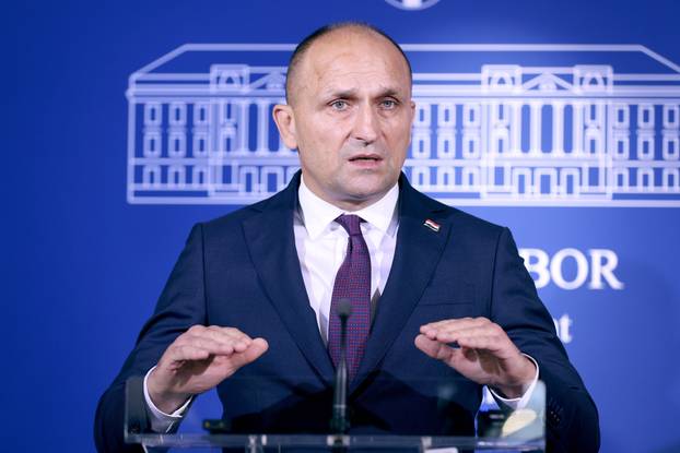 Zagreb: Ivan Anušić i Arsen Bauk o obaveznom vojnom osposobljavanju