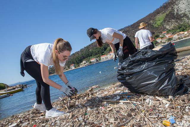 Održana Akcija čišćenja plaža i opožarenih dijelova na Pelješcu