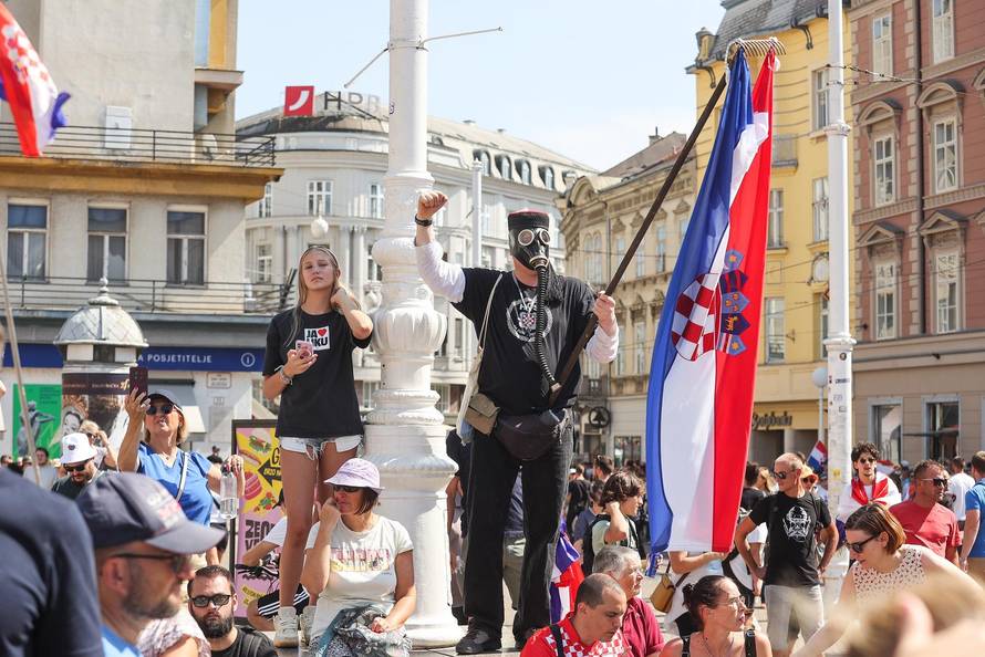 Tisuće prosvjednika preplavile središte Zagreba zbog otpada u Lici