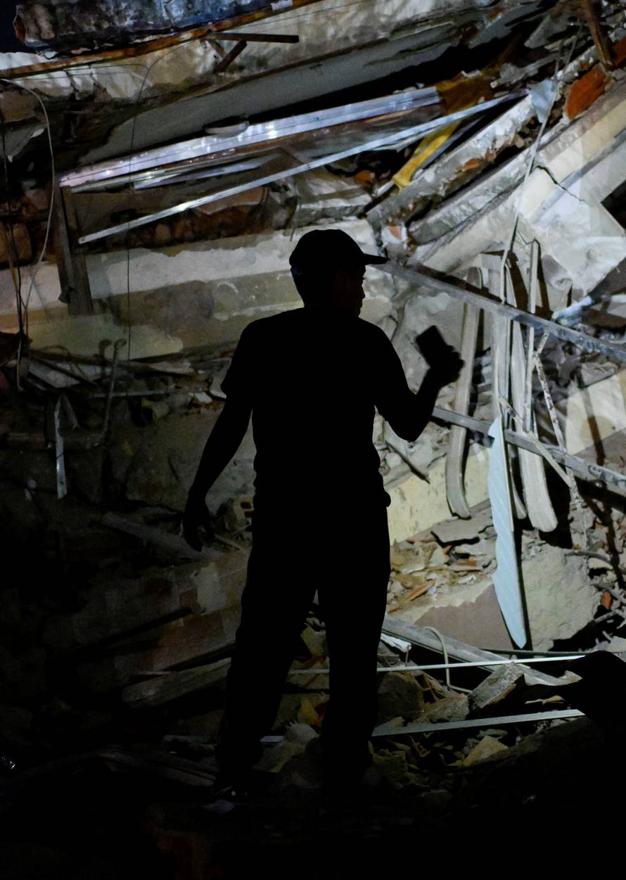 Aftermath of earthquakes in La Guaira