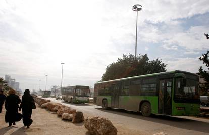 Autobusi počeli ulaziti u Alep kako bi se nastavila evakuacija