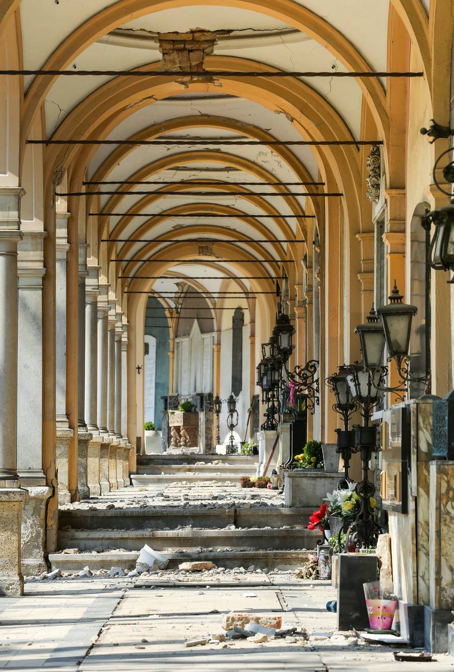 Mirogoj devastiran: U potresu oštećeno čak 6000 grobova...