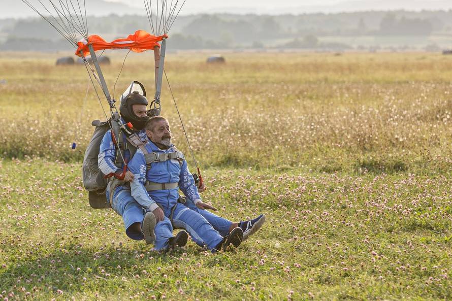 Jaran iz 'Noćne more' skočio s padobranom: Bio sam na vrhu Zagreba, a instruktor me spasio