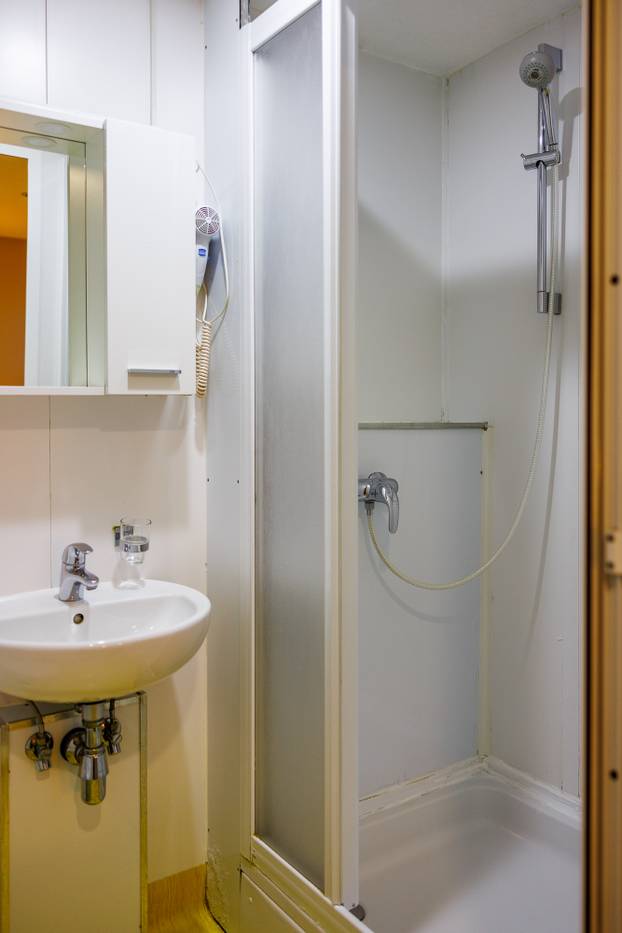 FOTO Zavirite u prvi brod-hotel u Hrvatskoj: Noćenje na ovom brodu u Rijeci ima posebnu čar