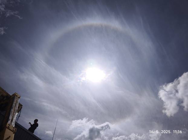 FOTO Pogledajte nevjerojatan 'halo efekt': 'Iznenadilo me je. Kao da je duga zagrlila Sunce'