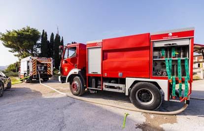 U Splitu su i ovaj vikend gorjeli kontejneri i vozila, krivce traže