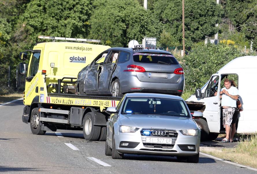 Šibenik: Sudar autobusa i osobnog automobila