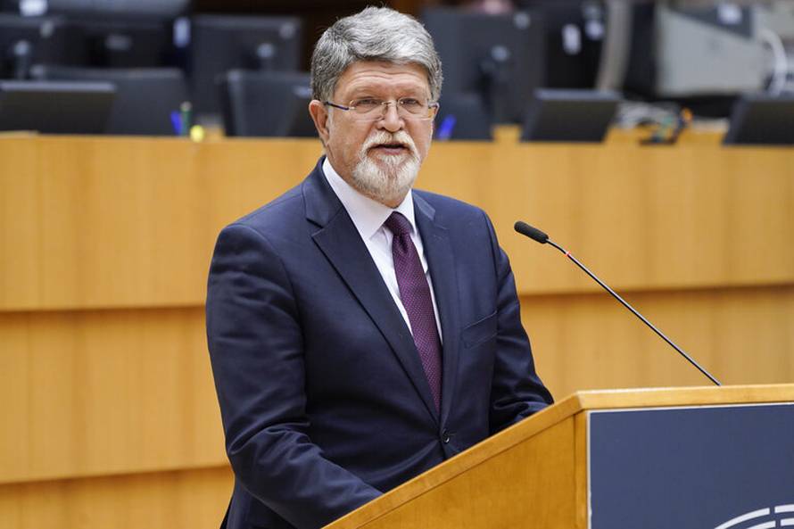 EP-167744G_Plenary_10_China